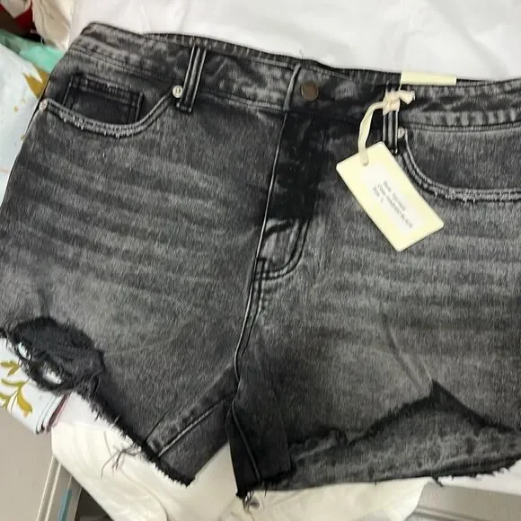 L.T.J. Letter To Juliet raw hem cutoff washed black denim jean shorts Large NWT - Picture 3 of 14